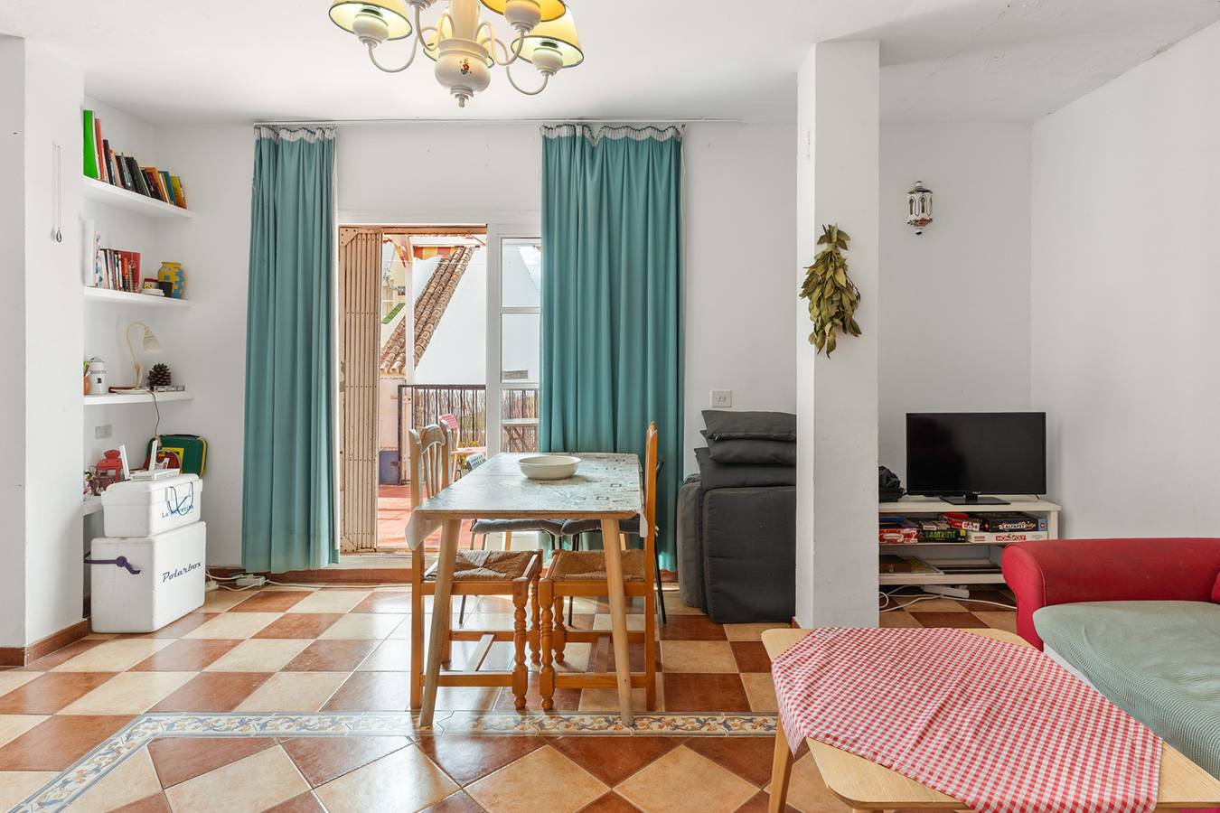 Entire apartment, Apartment 'Med Stor Terass' with Mountain View, Wi-Fi and Air Conditioning in Fuengirola Centre, Fuengirola