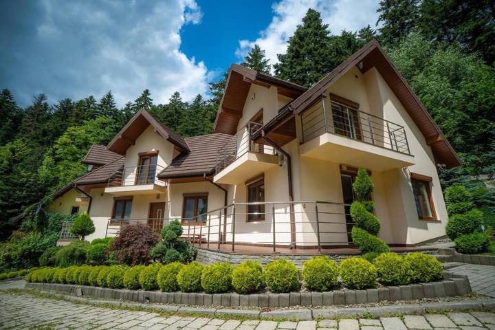 Dom wakacyjny dla 16 osób, z Balkon i Jacuzzi oraz Taras i Ogród w Laskowa - Kamionna
