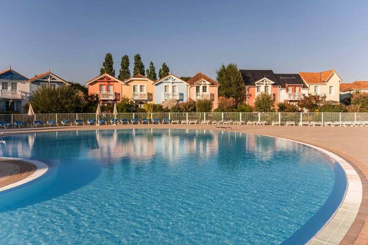 Appart’hôtel pour 4 personnes, avec vue ainsi que piscine et jardin, animaux acceptés