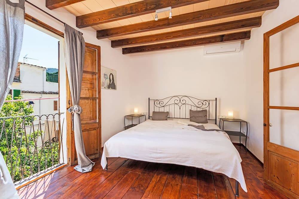 Authentic village house with sea views in the heritage district of Andratx in Andratx, West Majorca
