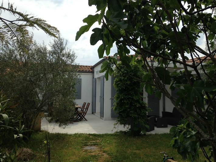 Maison de vacances 'Entre Vignes Et Plage' avec terrasse privée et jardin privé in Dolus-d'Oléron, Côte de Beauté