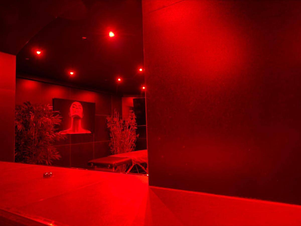 Appartement entier, Love Room- Jacuzzi Xxl- Climatisé- Table massage Accessoires in L'Escarène, Côte méditerranéenne (France)