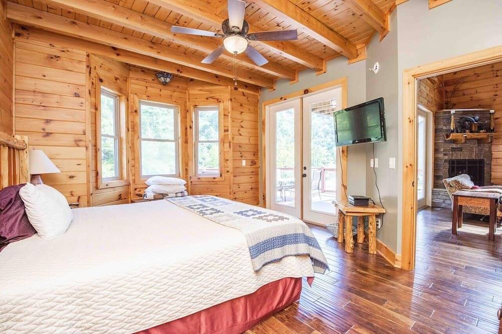 Riverfront Premium Cabin in La Romieu, Gers