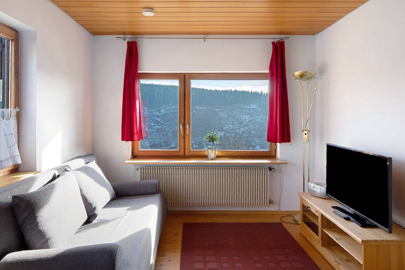 Ganze Wohnung, Ferienwohnung 'Haus Wintersonne - Fewo Auerhahn' mit Gemeinschaftsgarten, Balkon und Wi-Fi in Falkau (Feldberg), Feldberg