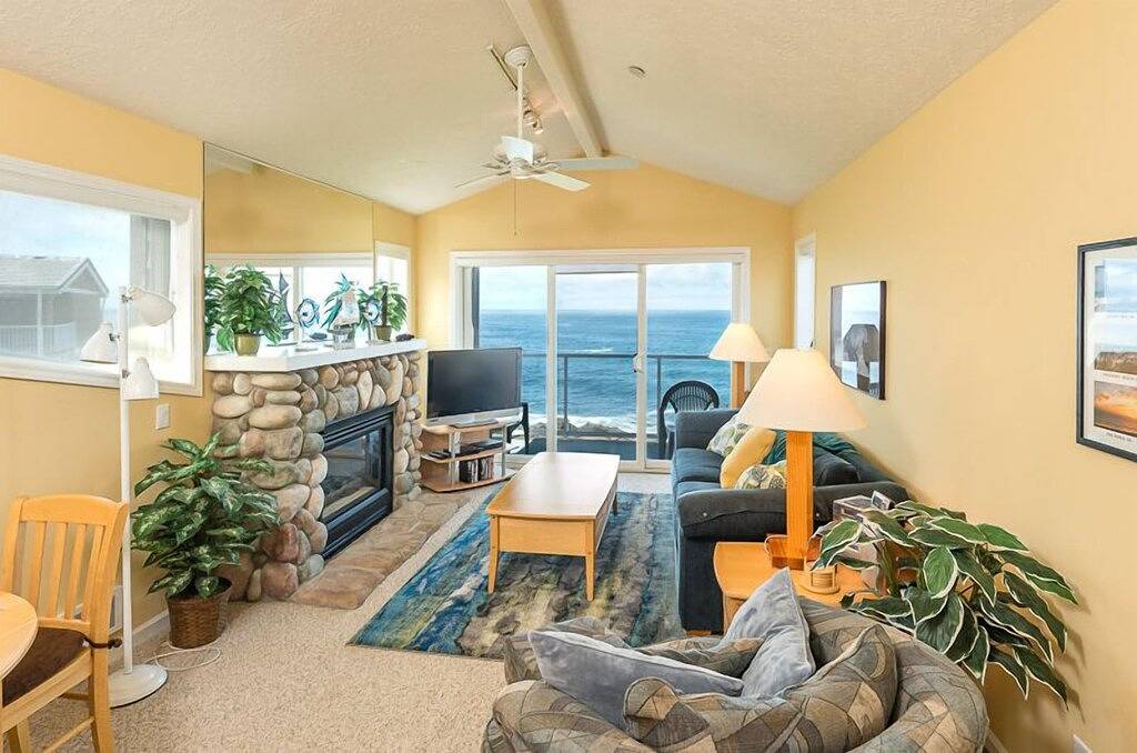 Ganze Wohnung, Oberste Etage 1 Schlafzimmer, gemütliche und romantische Oceanfront Getaway in Depoe Bay, Lincoln County (OR)