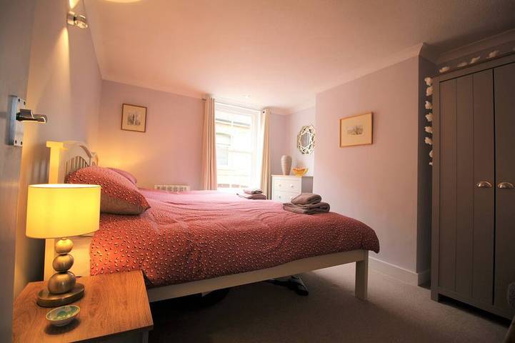 2 Bedroom City Centre Cottage set in a Private Courtyard in Kent