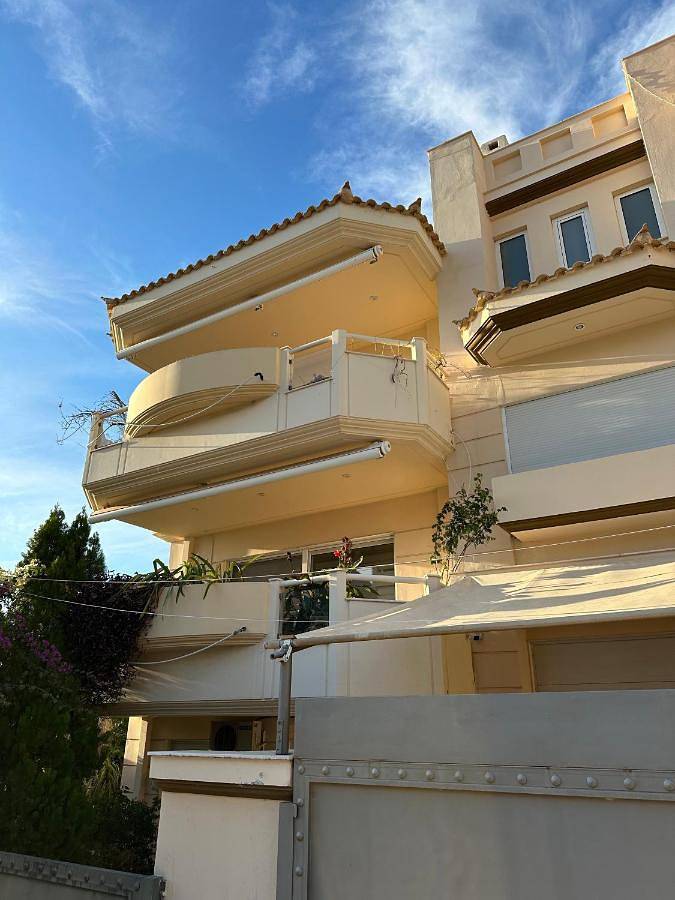 Villa für 10 Personen, mit Balkon und Ausblick in Voula