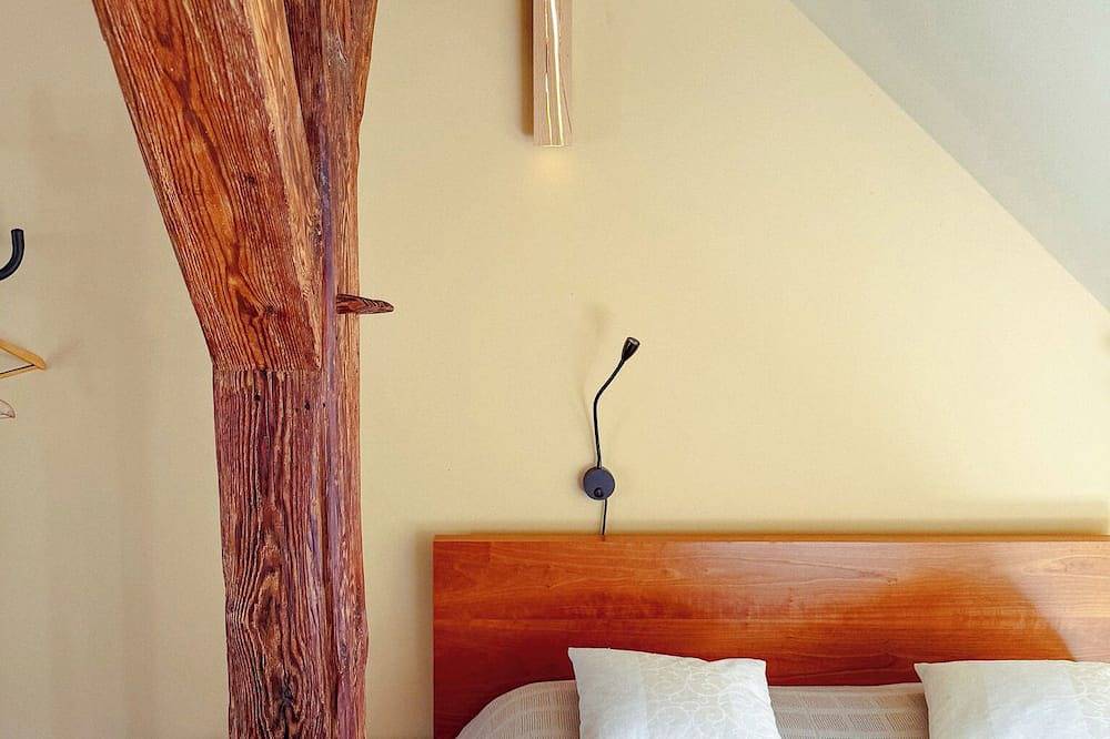 Ganze Wohnung, Studio 6 · Träumerei – Ruhiges Studio im gräflichen Forsthaus in Temmen-Ringenwalde, Barnimerland Region