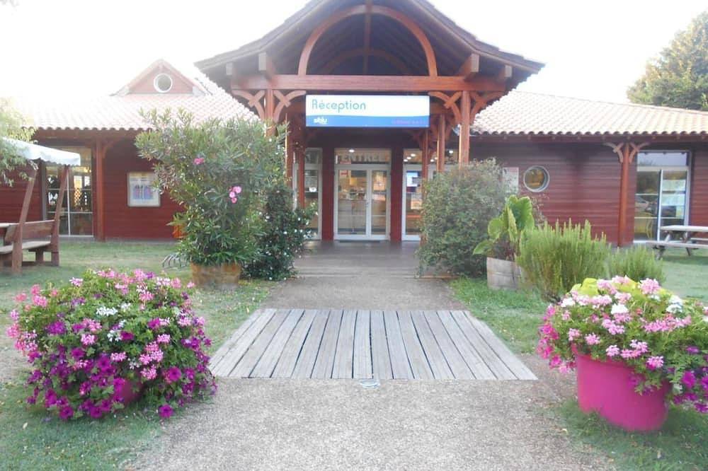 Camping pour 8 Personnes dans Gastes, Côte d’Argent