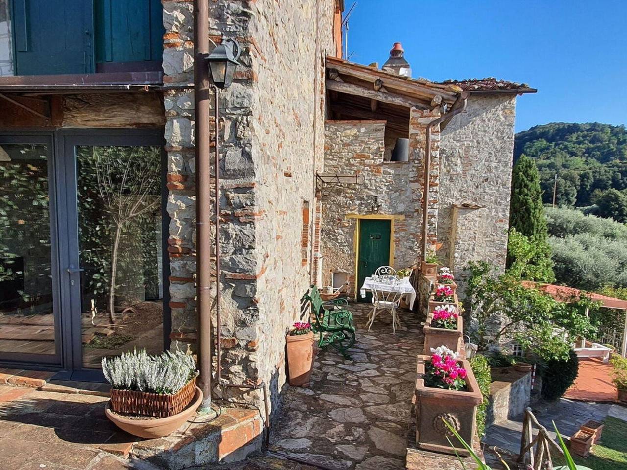 Casa in pietra a Chiatri con vista lago in Lucca, Riviera Toscana
