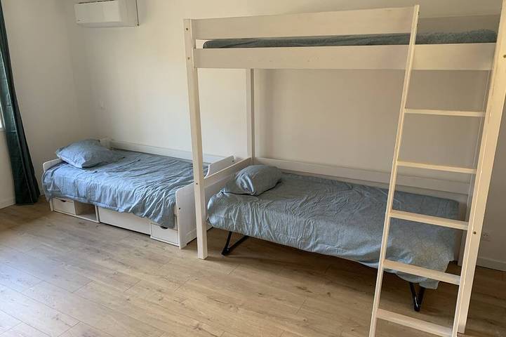 Location de vacances pour 9 personnes, avec terrasse et jardin à Salles - 4