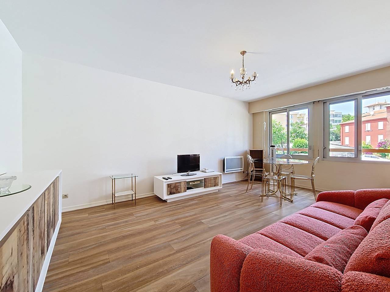Entire studio, Nouveau! N&J - Studio Renoir - Proche Promenade in Nice (France), Nice region