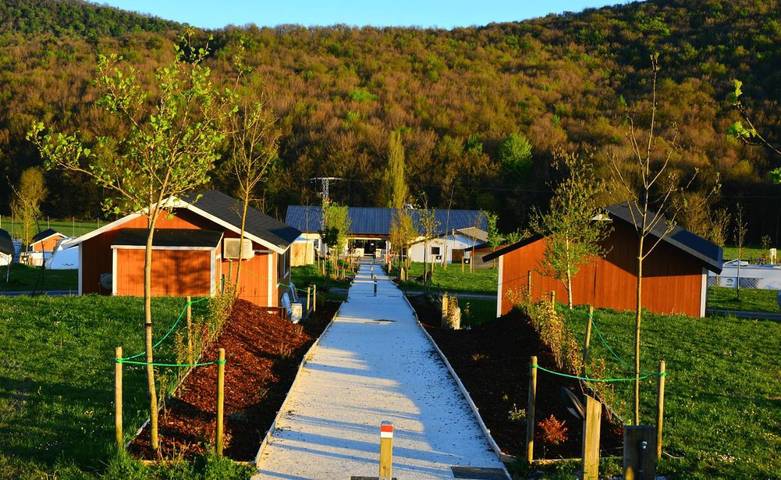 Camping para 2 personas, con Terraza y Jardín además de Piscina y Vistas en Navarra