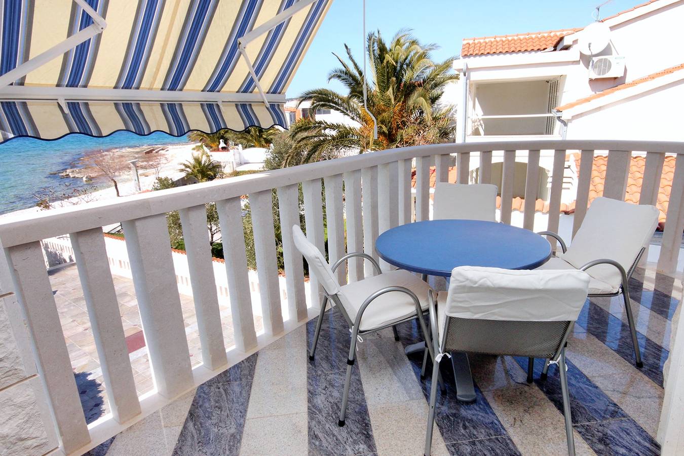 Ganze Wohnung, 1-Zimmer-Ferienwohnung am Strand Rogoznica A-7557-b in Rogoznica, Šibenik-Knin