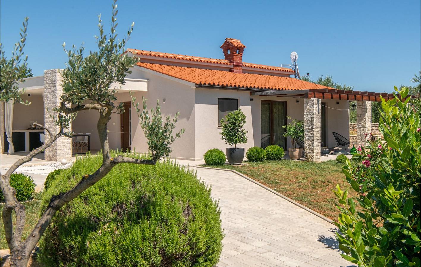 Gemütliche 2-Zimmer-Wohnung mit Pool, WLAN und Strand in der Nähe in Marčana, Südküste Istrien
