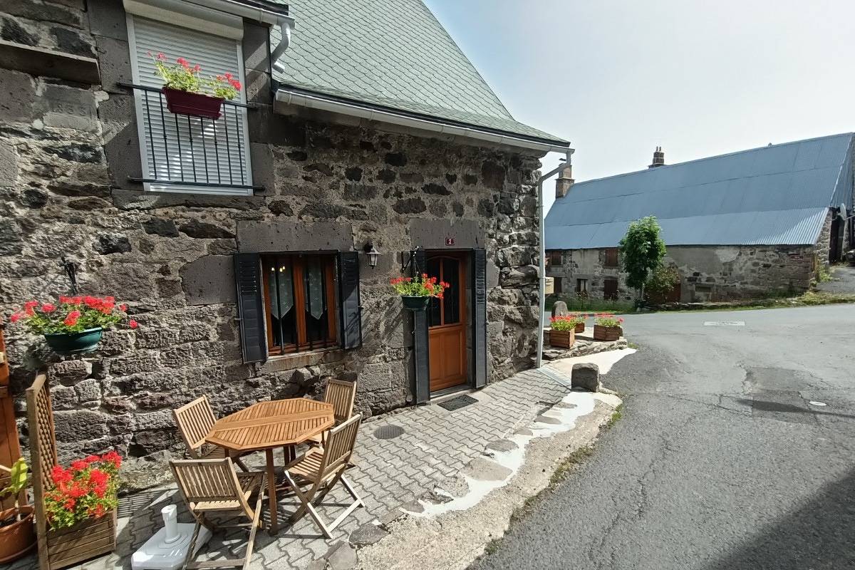 Gîte Fontaine du Barry in Albepierre-Bredons, Parc naturel régional des Volcans d'Auvergne