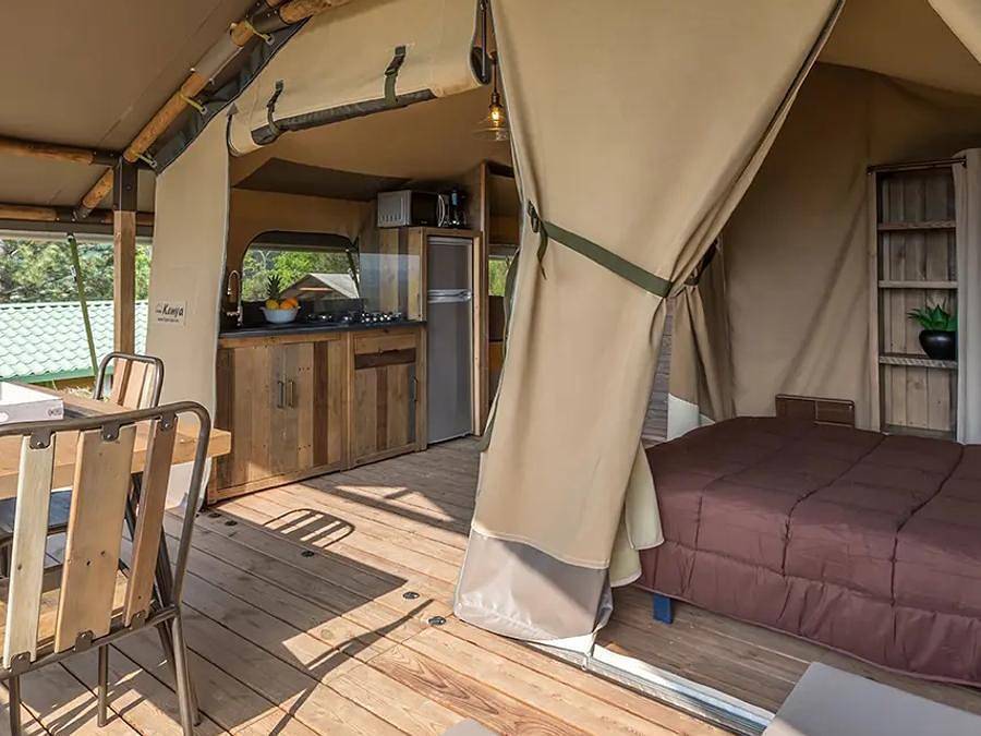 Camping Le Mont Grêle - Lodge 5 personnes - Lodge Kenya - 34 m² - esprit bois & toile in Lépin-le-Lac, Région de Chambéry