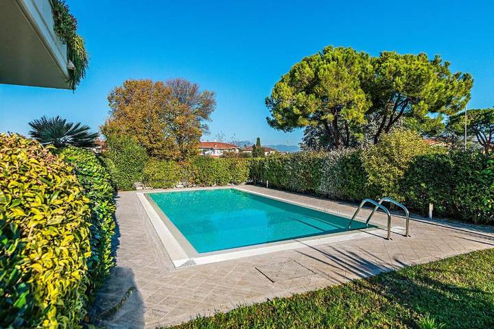 Ferienwohnung für 4 Personen, mit Terrasse und Pool sowie Sauna am Gardasee