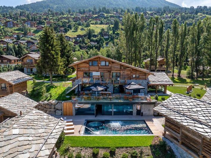 Hôtel pour 2 personnes, avec Terrasse et Jacuzzi ainsi que Jardin et Piscine à Nendaz