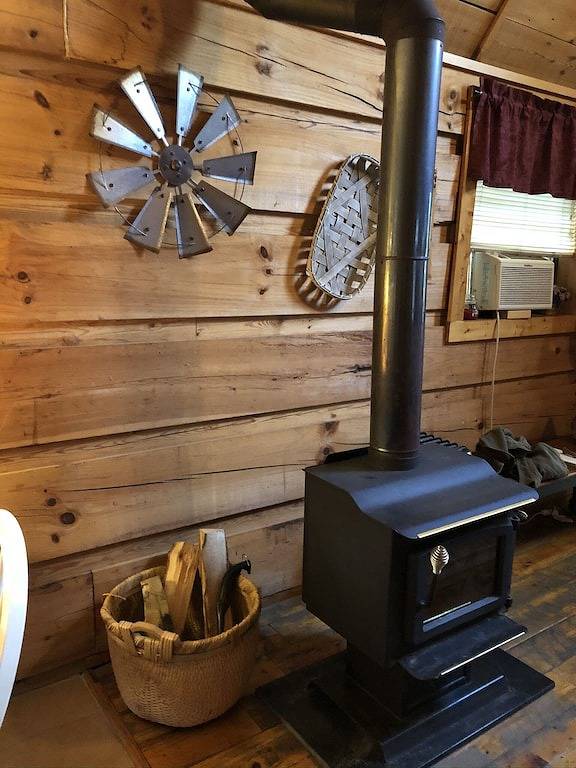 Neue Auflistung! Cupid’s Cove Cabin Romantisches Versteck in den Bergen von Tn im Wald in Monroe County (TN)