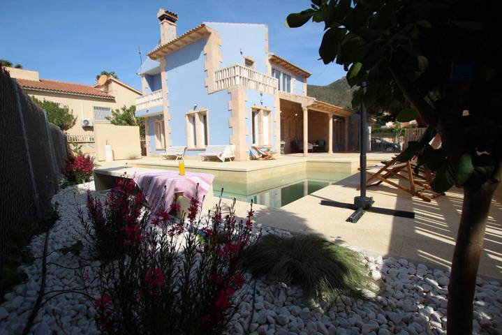 Gîte pour 10 personnes, avec Jardin et Piscine dans Bolnuevo