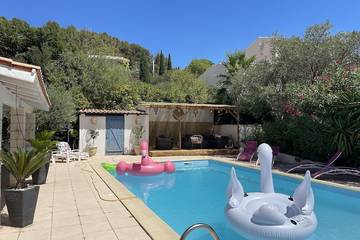 Cottage pour 8 personnes, avec jardin et balcon à Nages-et-Solorgues