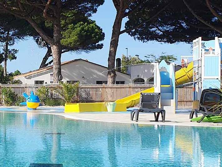 Camping pour 6 personnes, avec bassin pour enfant à Le Bois-Plage-en-Ré - 4