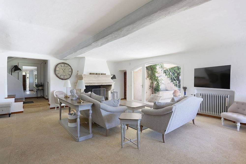 Villa Lourmarin with swimming pool in Lourmarin, Parc naturel régional du Luberon