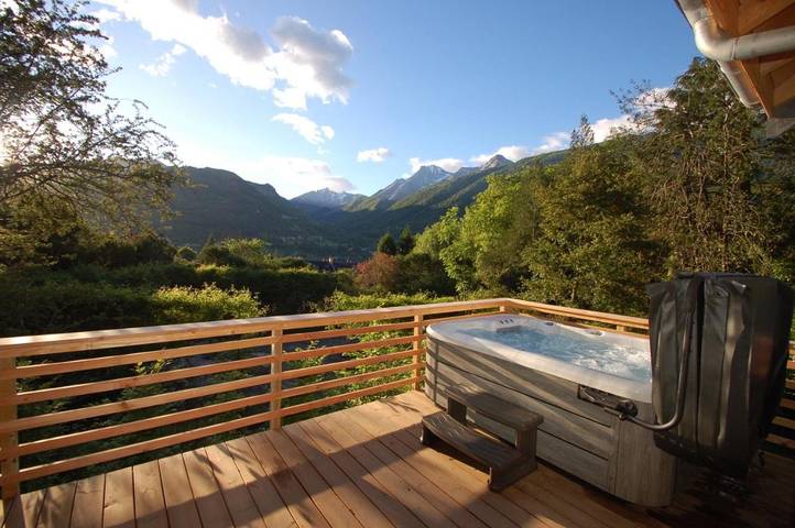 Camping pour 4 personnes, avec Jacuzzi et Terrasse ainsi que Jardin et Vue