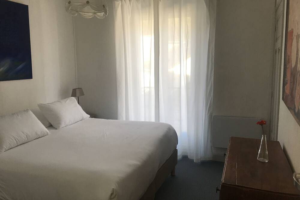 Apartamento entero, Appartement 2 à 4 p et Jardin en Bord de Rivière, en Coeur de Ville, Proche lac in Bort-les-Orgues, Ussel region