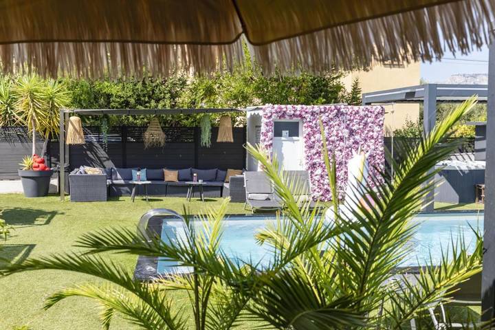 Hôtel pour 2 personnes, avec sauna et jacuzzi ainsi que piscine et jardin dans Casino De Cassis - 4