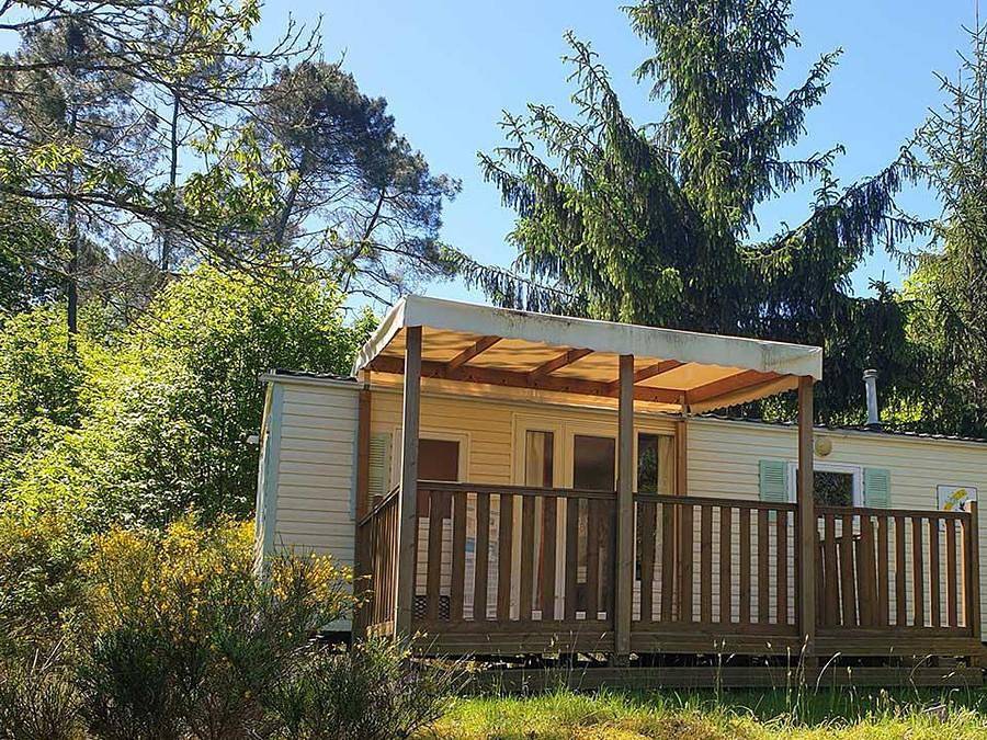 Camping les Pialades - Mobilheim 5 personen - M8 - 35m² mit überdachter Terrasse / 2 Schlafzimmer in Nabirat, Périgord Noir