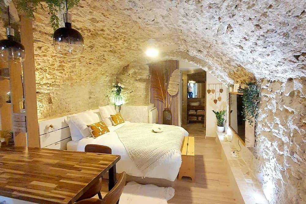 Entire apartment, La Bulle, an authentic and romantic spa in Biot, Cannes region