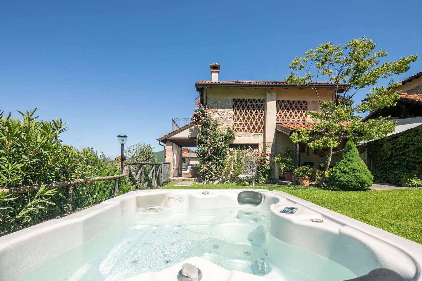 Portion of a farmhouse with exclusive pool-Casale Fivizzano 9 in Fivizzano, Massa-Carrara