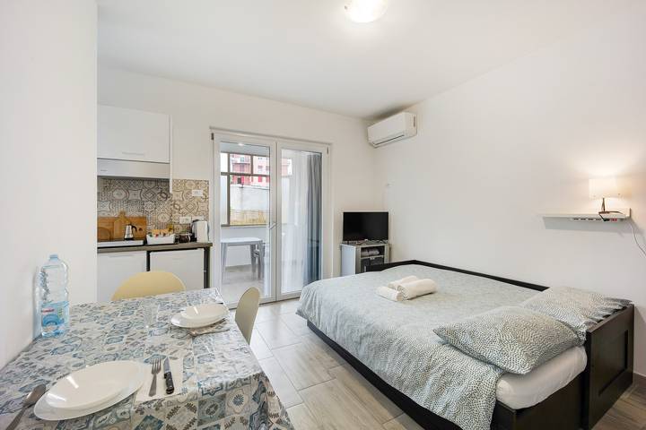 Ferienwohnung für 4 Personen, mit Whirlpool und Garten in Imperia - 2