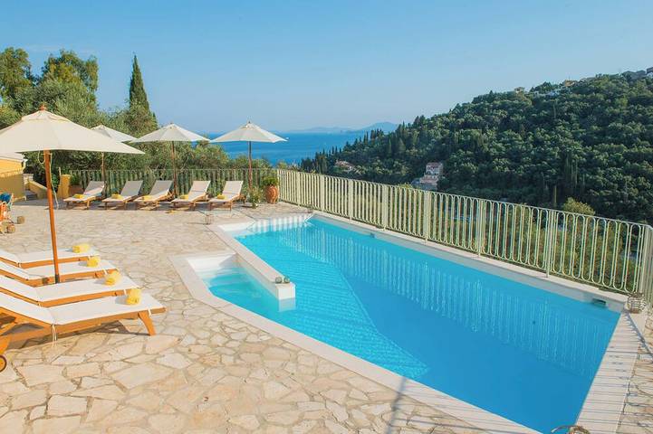 Villa for 18 people, with balcony in Kalami