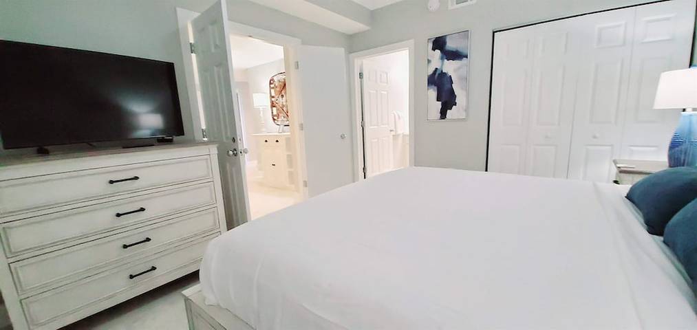 Vacation apartment for 9 people, with hot tub and yard as well as sauna and pool in Alabama