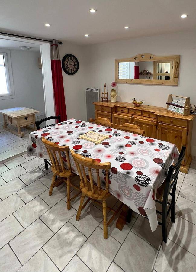Gîte pour 6 personnes, avec balcon et vue, adapté aux familles à Planay - 3