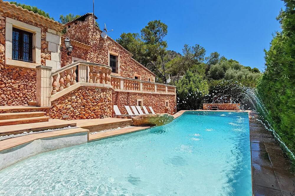 Wunderschöne mallorquinische Villa an der Küste mit Pool und Whirlpool in Costa dels Pins, Son Servera