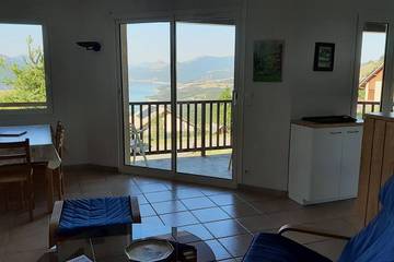 Gîte pour 5 personnes, avec terrasse à Puy-Sanières