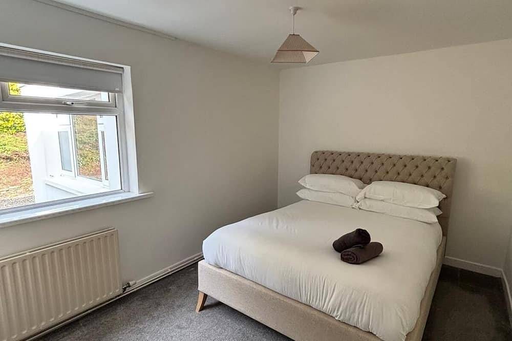 The Waterfront House 9 minutes drive to Kinsale,6 bedrooms , sleeps 18 guests in Condado de Cork