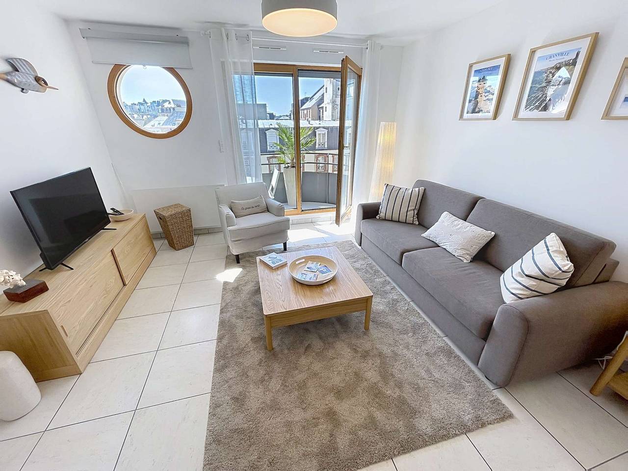 Studio entier, Studio cosy, parking sécurisé - 2 pers. (50 m de la plage) in Granville, Côte de la Déroute