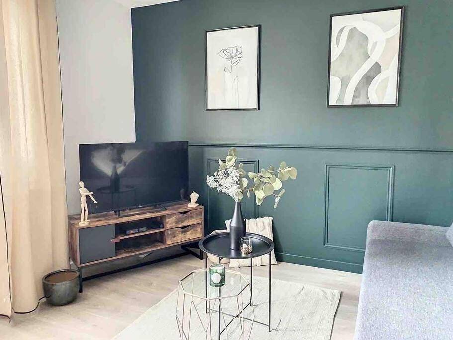 Appartement entier, One-Bedroom Apartment in Margny-lès-Compiègne, Oise