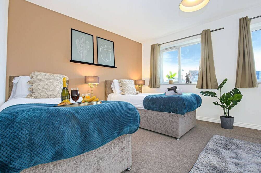 4 Bedroom 3.5 Bathroom House • Free Parking • Fast Wifi • Smart Tv in Buckinghamshire