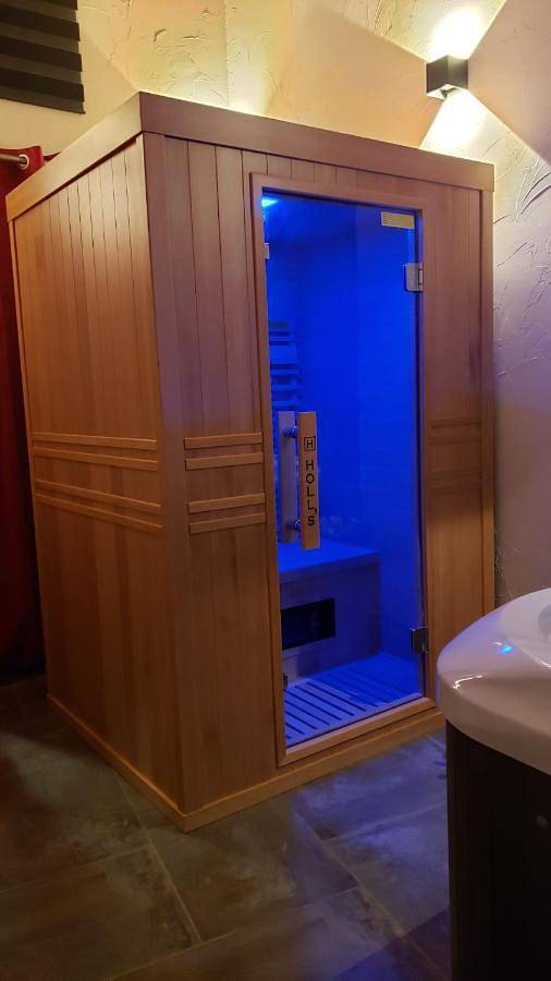 Maison d'hôte avec sauna et jacuzzi à la campagne in Saint-Étienne-en-Coglès, Fougères-Vitré