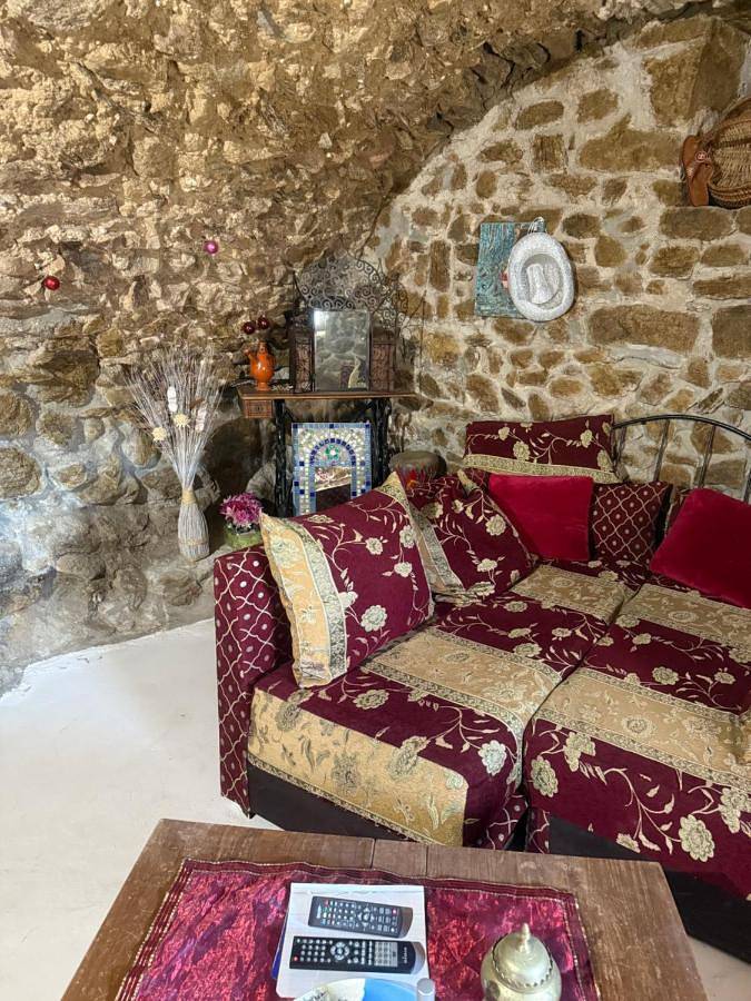 Appartement entier, One-Bedroom Apartment in Saint-Michel-de-Chabrillanoux, Parc naturel régional des Monts d'Ardèche
