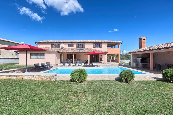 Ferienhaus für 14 Personen, mit Balkon und Balkon/Terrasse sowie Terrasse und Garten in Barban