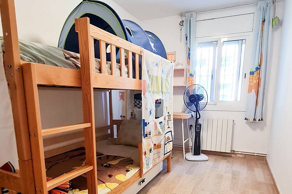 Apartamento entero, Apartamento de playa en Gava Mar con piscina in Gavá, Bajo Llobregat