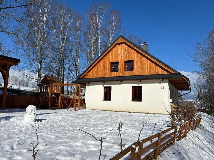 Vakantiehuis voor 14 personen, with uitzicht and zwembad as well as tuin and sauna in Moravië