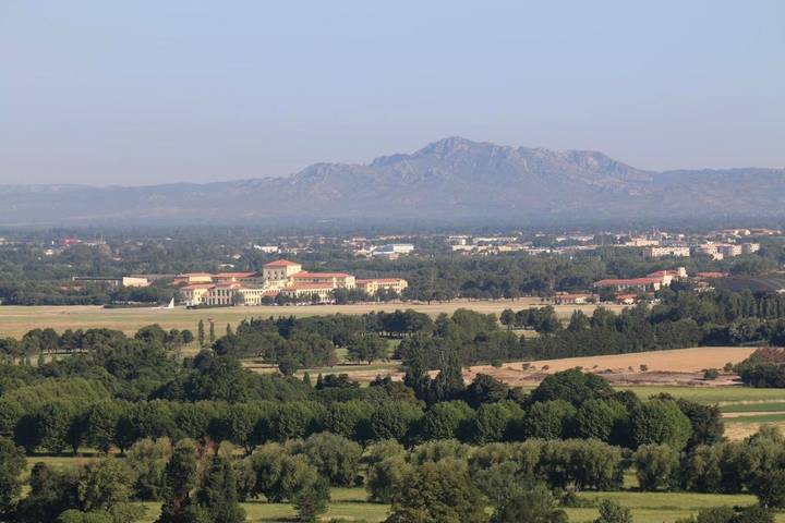 Location de vacances pour 12 personnes, avec piscine ainsi que vue et jardin à Lançon-Provence - 4